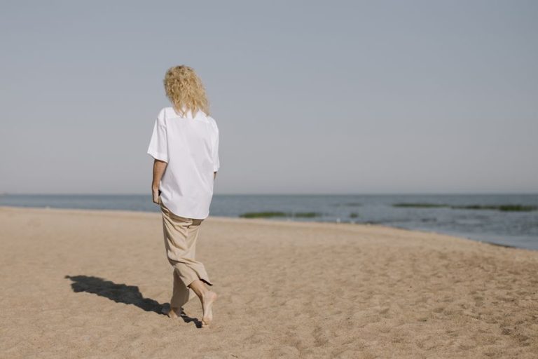 How to Style Linen Trousers for Warm Days