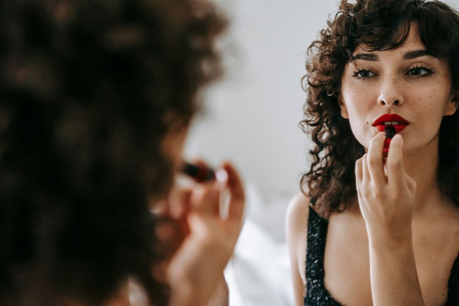 Dark Lip Colors for Autumn: How to Wear Them