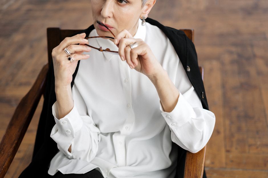 Hybrid Work Wardrobe Checklist: Hybrid Work Wardrobe Myths That Make You Look Unprofessional
