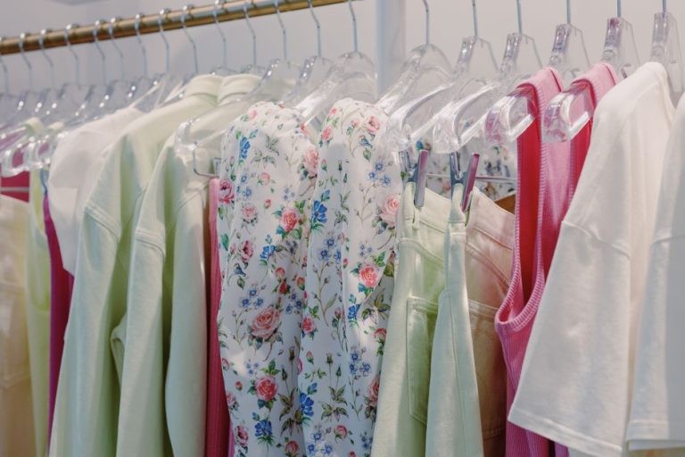 Secondhand Wardrobe Tips: How I Built a Secondhand Wardrobe: 5 Lessons From Thrifting Full-Time
