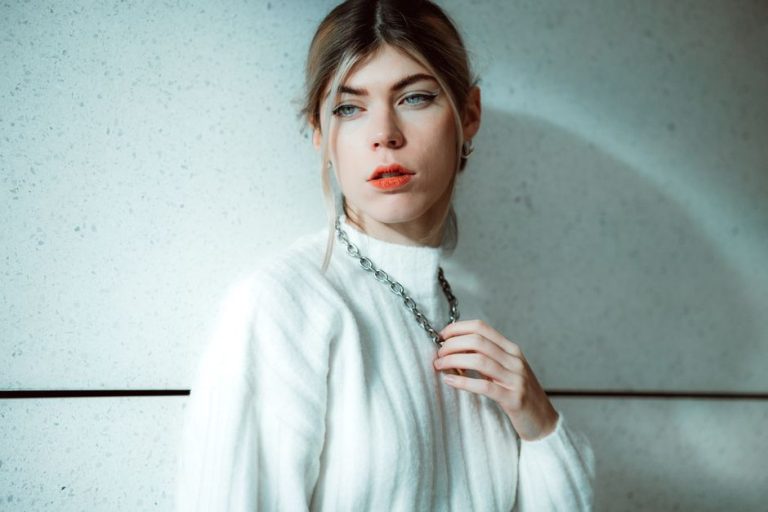 5 Statement Necklaces That Instantly Transform a Simple Outfit