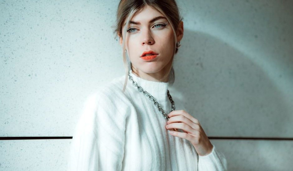 5 Statement Necklaces That Instantly Transform a Simple Outfit