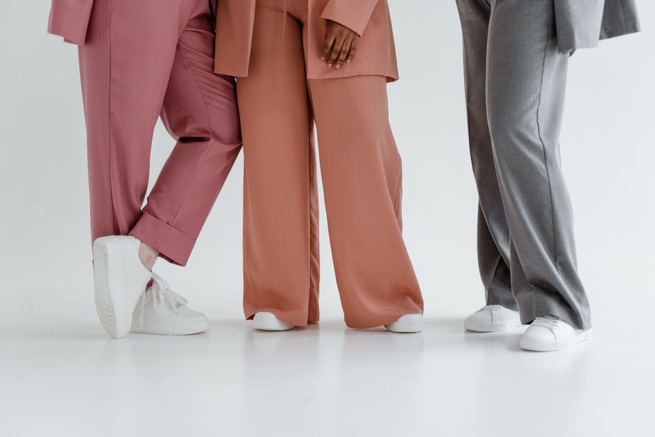 How to Style Tailored Trousers with Sneakers