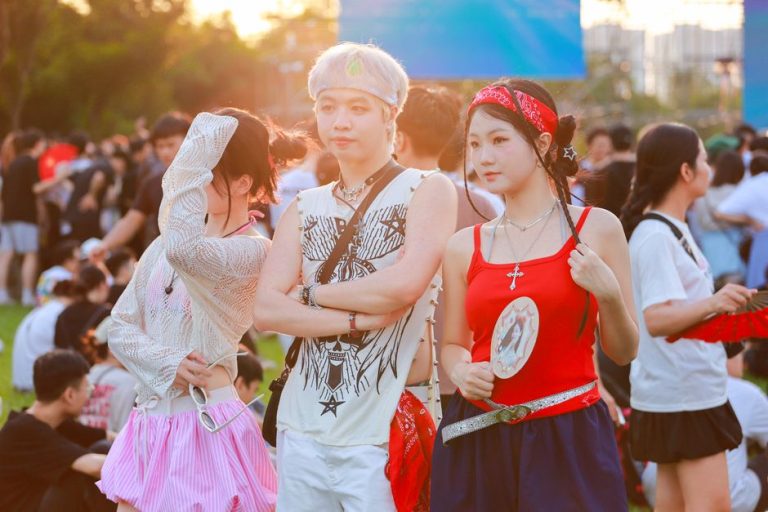 What to Wear to an Outdoor Summer Concert