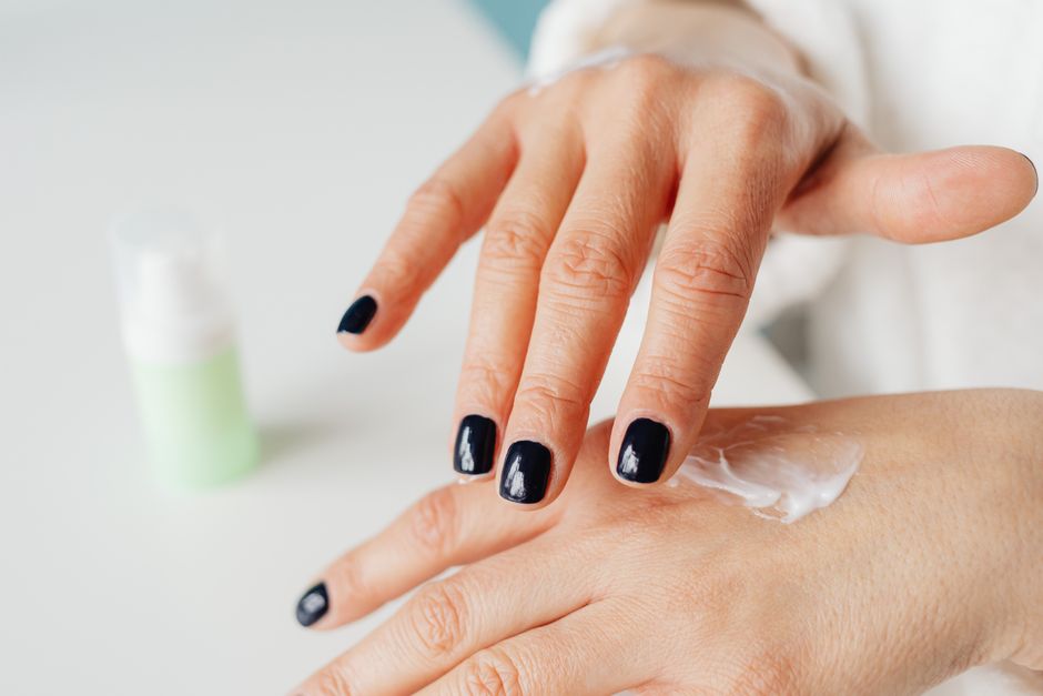 Winter Hand Care for Dry, Cracked Skin