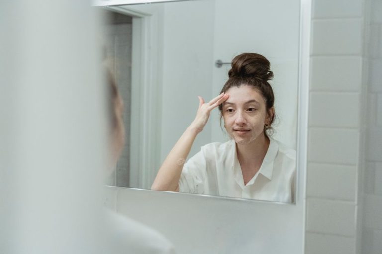 How to Care for Skin After Wind and Cold Exposure